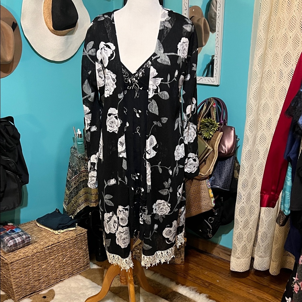 Freshman Black and White Floral Cardigan